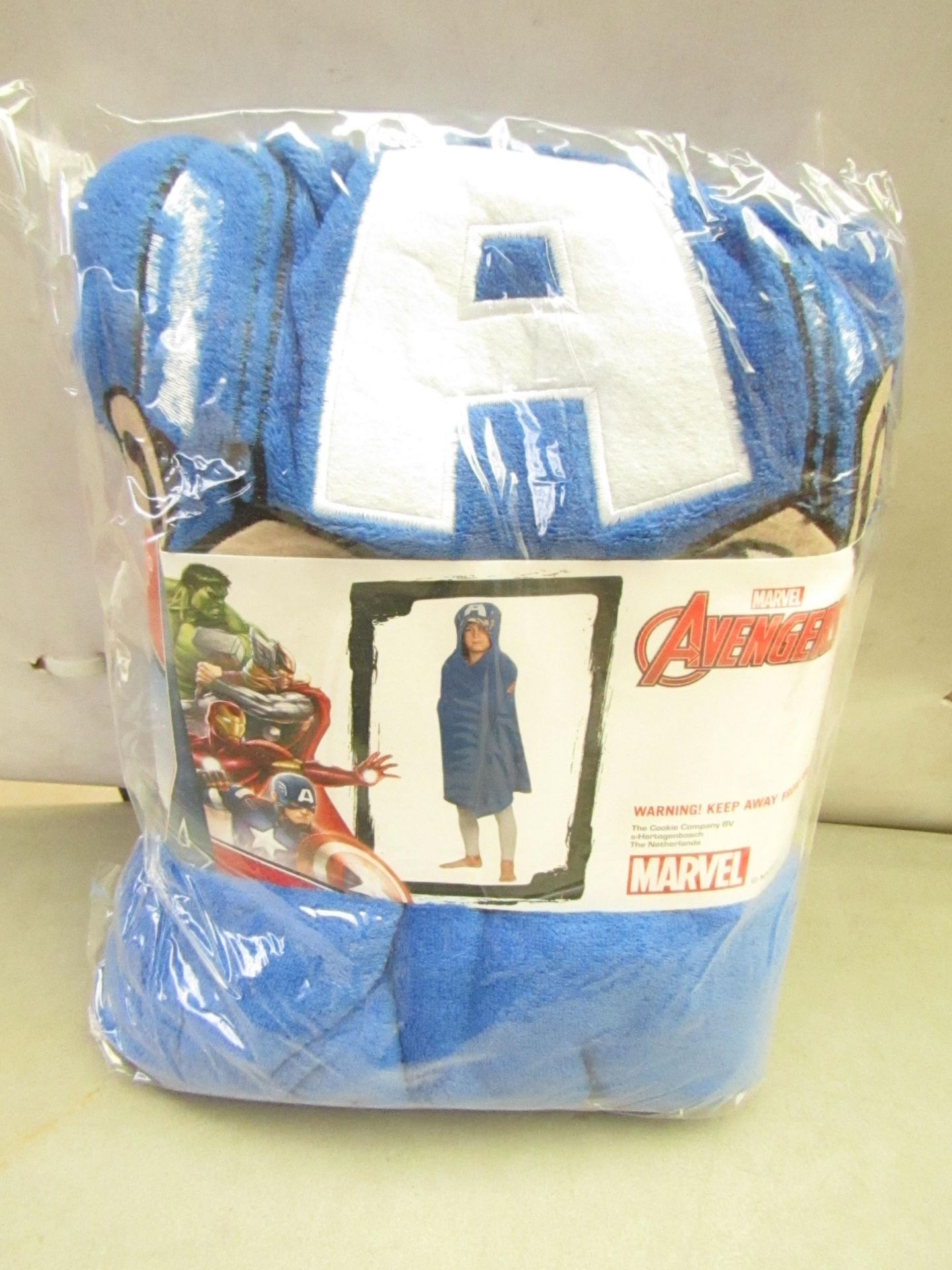 Marvel Avengers Cuddle Robe. 80cm x 120cm. New & packaged