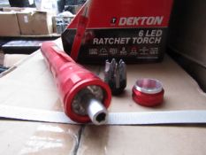 1x Dekton 6 LED ratchet torch with 6 Screw driver Bits in the base, new