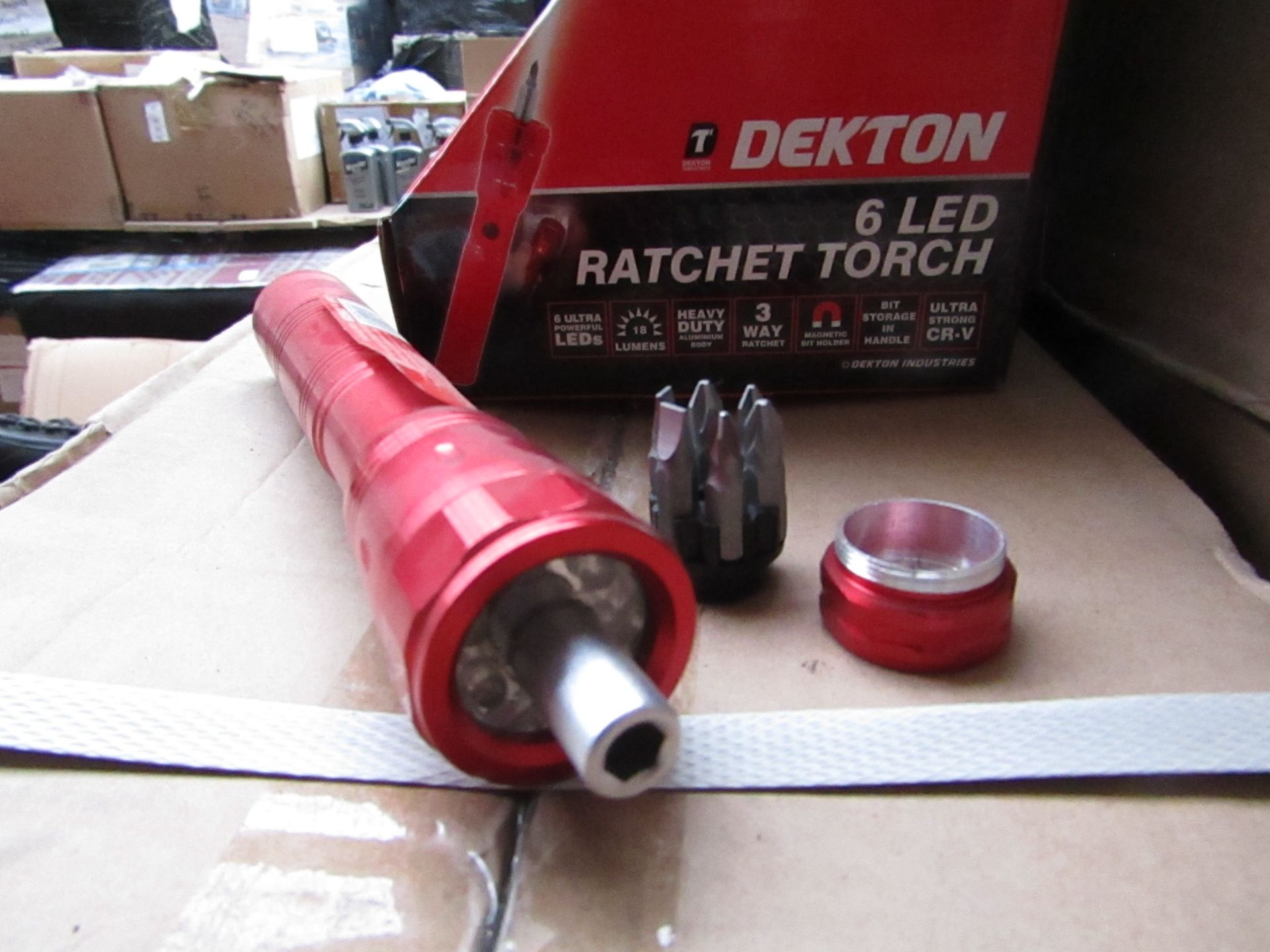 1x Dekton 6 LED ratchet torch with 6 Screw driver Bits in the base, new