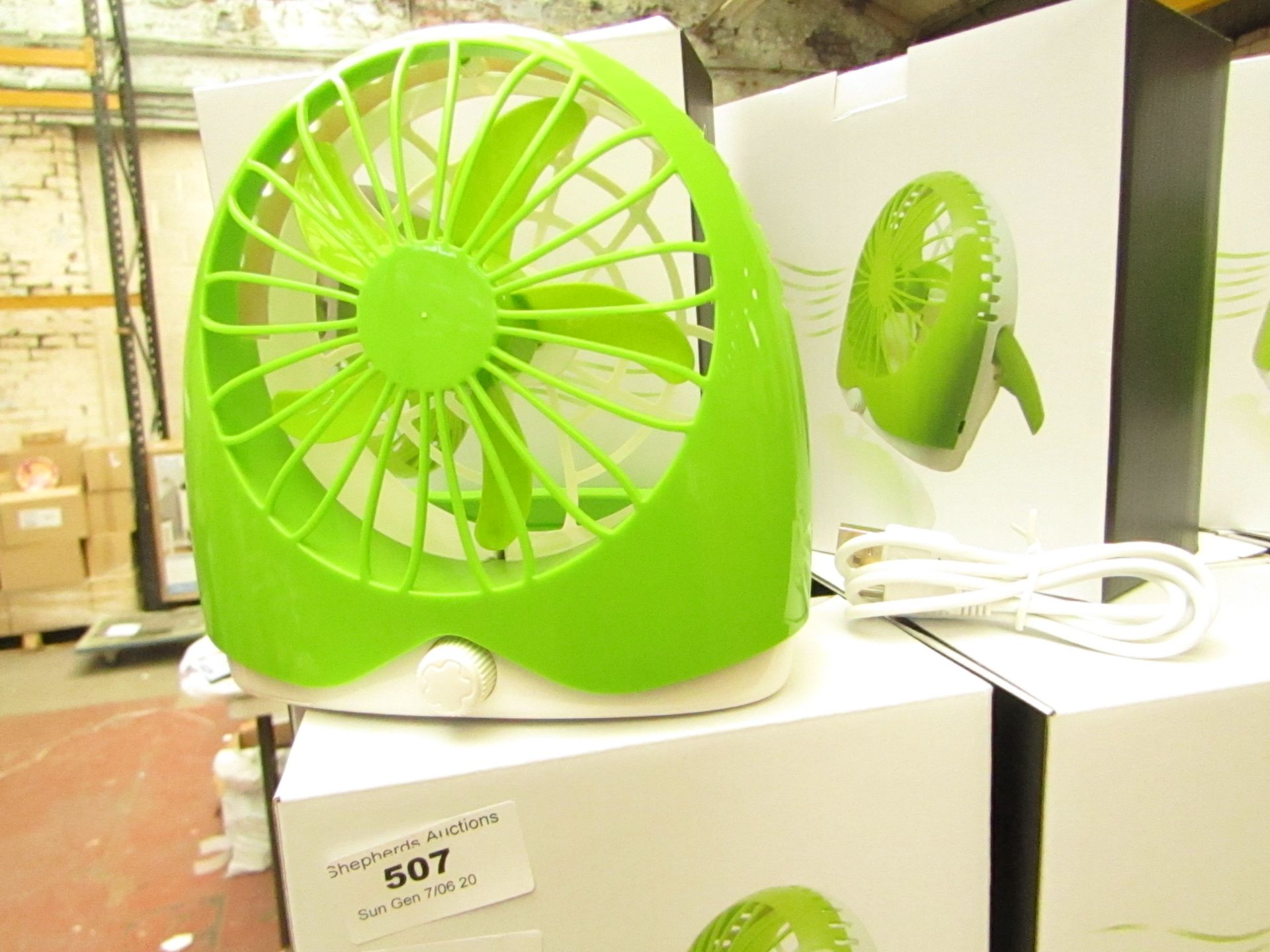 Mini USB/Battery operated Fan. New & Boxed