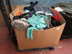 Pallet of approx 600 Various Piece of Clothing some new with tags and some used