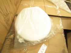 5x Unbranded Roca toilet seats, new and packaged.