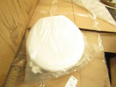 5x Unbranded Roca toilet seats, new and packaged.