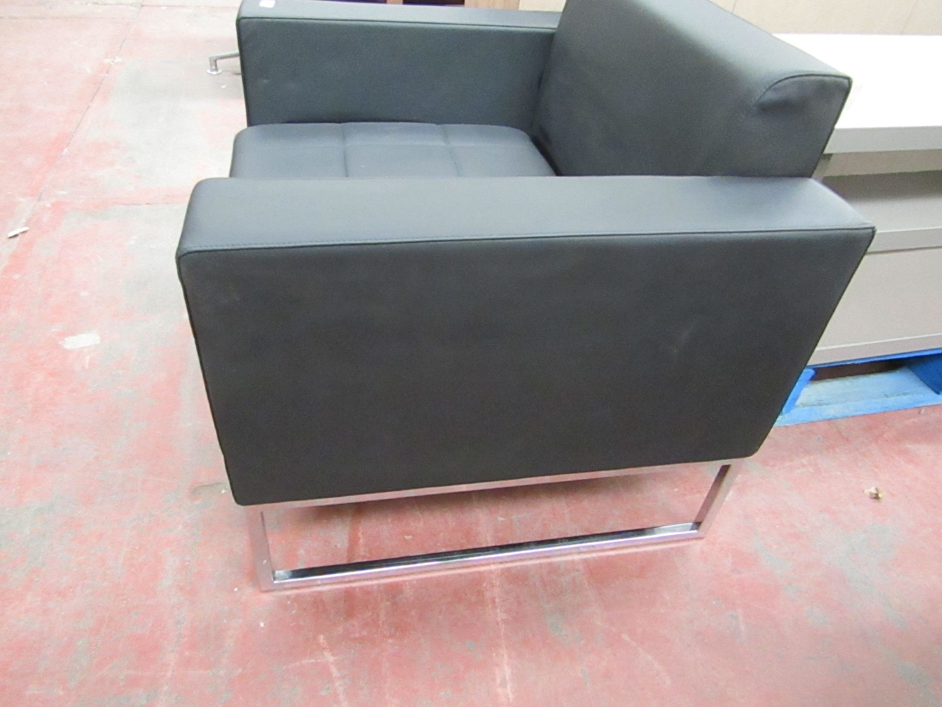 Boss commercial Black show room Static chair, this item was originally intended for a BMW show room, - Image 2 of 3