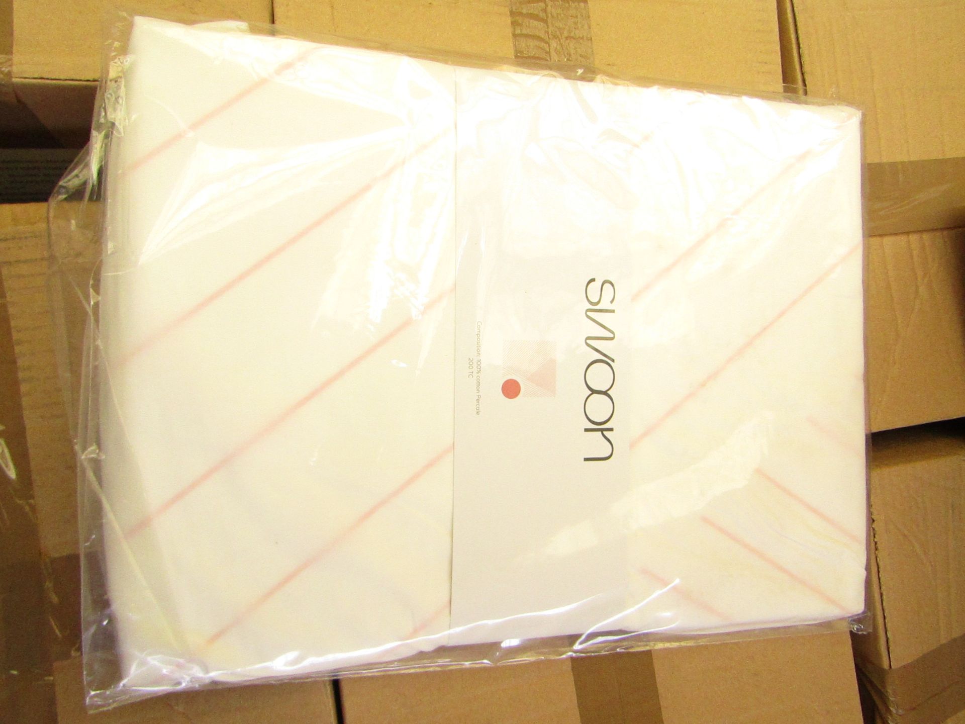 |1x SWOON BOOLE PINK DOUBLE DUVET SET THAT INCLUDE DUVET COVER AND 2 MATHCING PILLOW CASES | NEW AND - Image 2 of 2