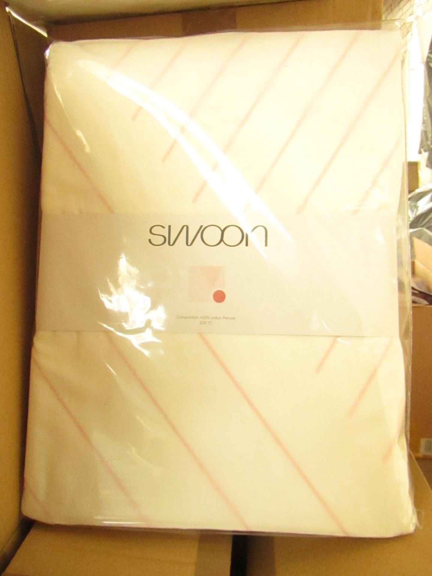 |1x SWOON BOOLE PINK KING SIZE DUVET SET THAT INCLUDE DUVET COVER AND 2 MATCHING PILLOW CASES | - Image 2 of 2