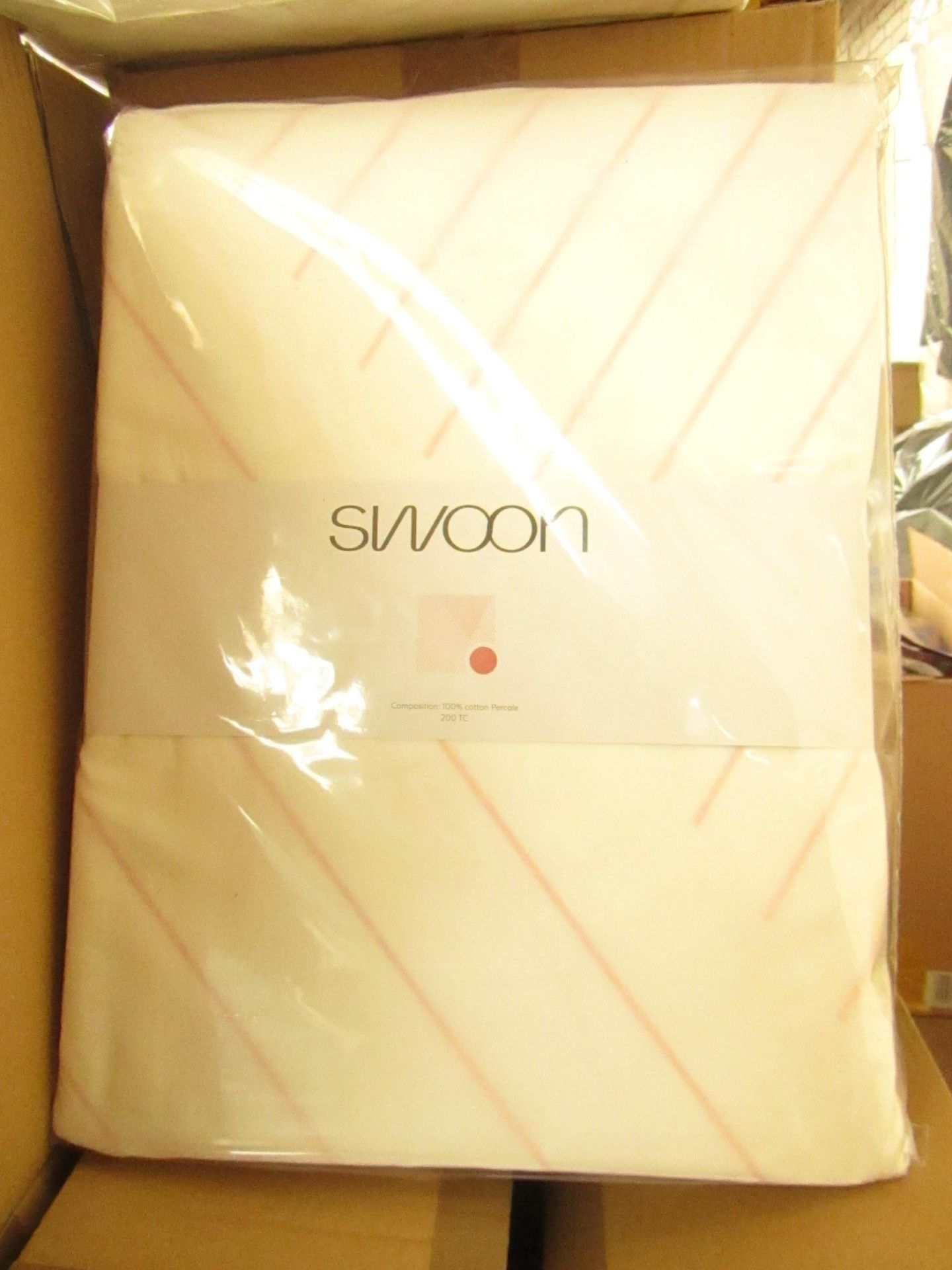 |1x SWOON BOOLE PINK KING SIZE DUVET SET THAT INCLUDE DUVET COVER AND 2 MATCHING PILLOW CASES | - Image 2 of 2