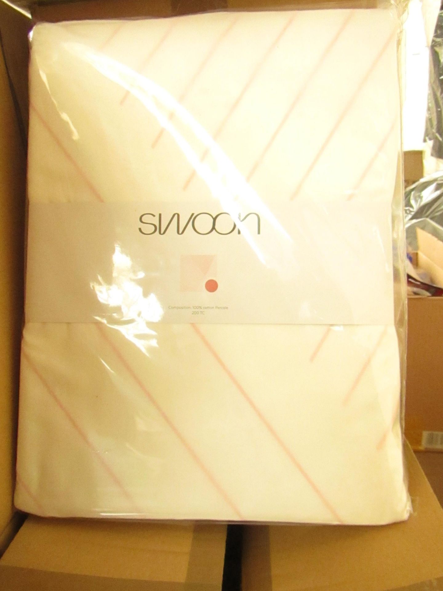 |1x SWOON BOOLE PINK KING SIZE DUVET SET THAT INCLUDE DUVET COVER AND 2 MATCHING PILLOW CASES | - Image 2 of 2