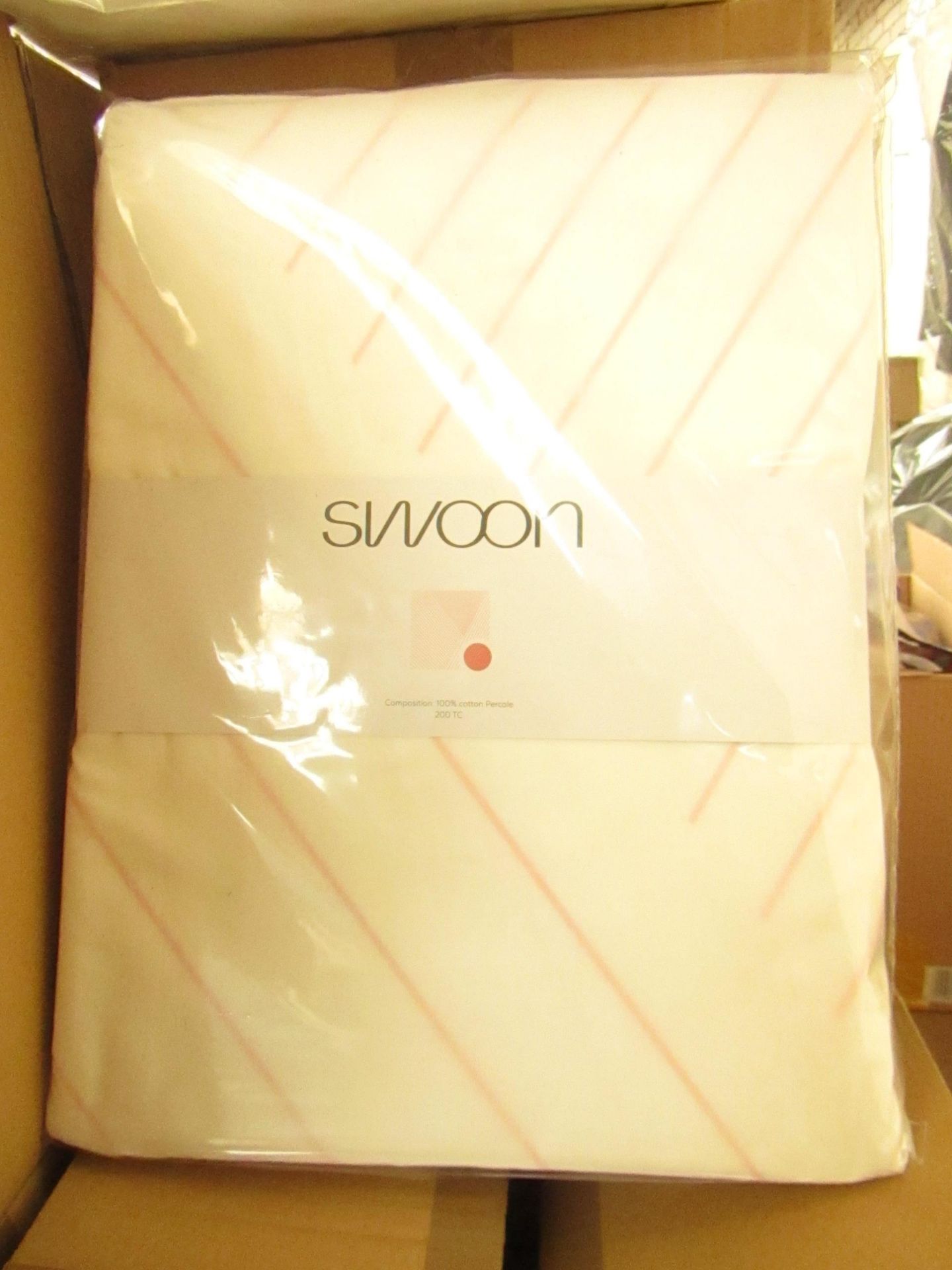 |1x SWOON BOOLE PINK KING SIZE DUVET SET THAT INCLUDE DUVET COVER AND 2 MATCHING PILLOW CASES | - Image 2 of 2