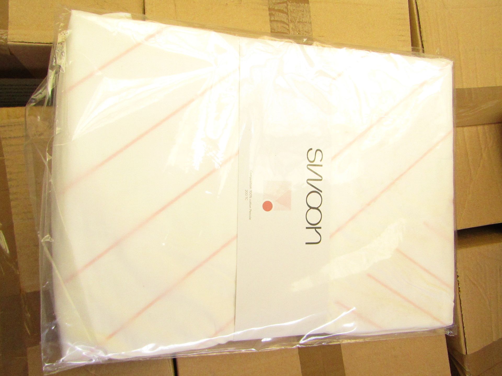 |1x SWOON BOOLE PINK DOUBLE DUVET SET THAT INCLUDE DUVET COVER AND 2 MATHCING PILLOW CASES | NEW AND - Image 2 of 2