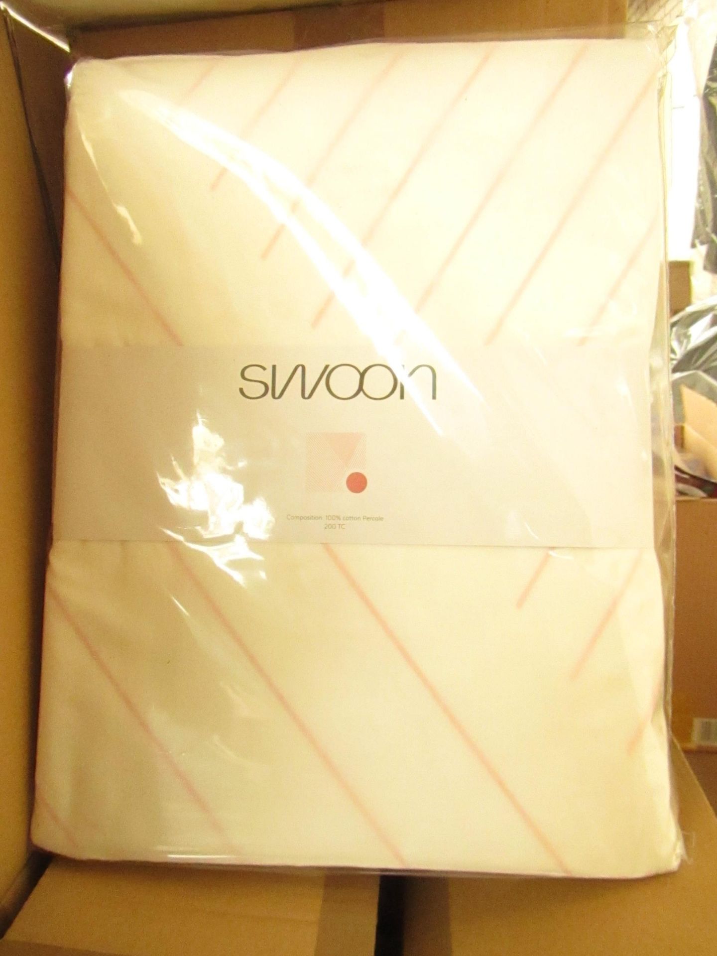 |1x SWOON BOOLE PINK KING SIZE DUVET SET THAT INCLUDE DUVET COVER AND 2 MATCHING PILLOW CASES | - Image 2 of 2