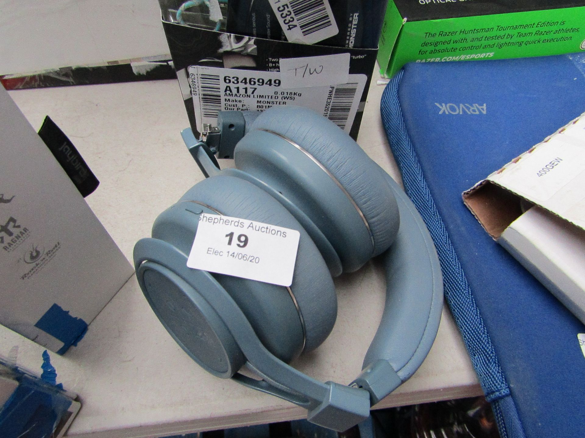 Kygo over ear headphones, powers on but headband snapped. RRP when new œ149.99