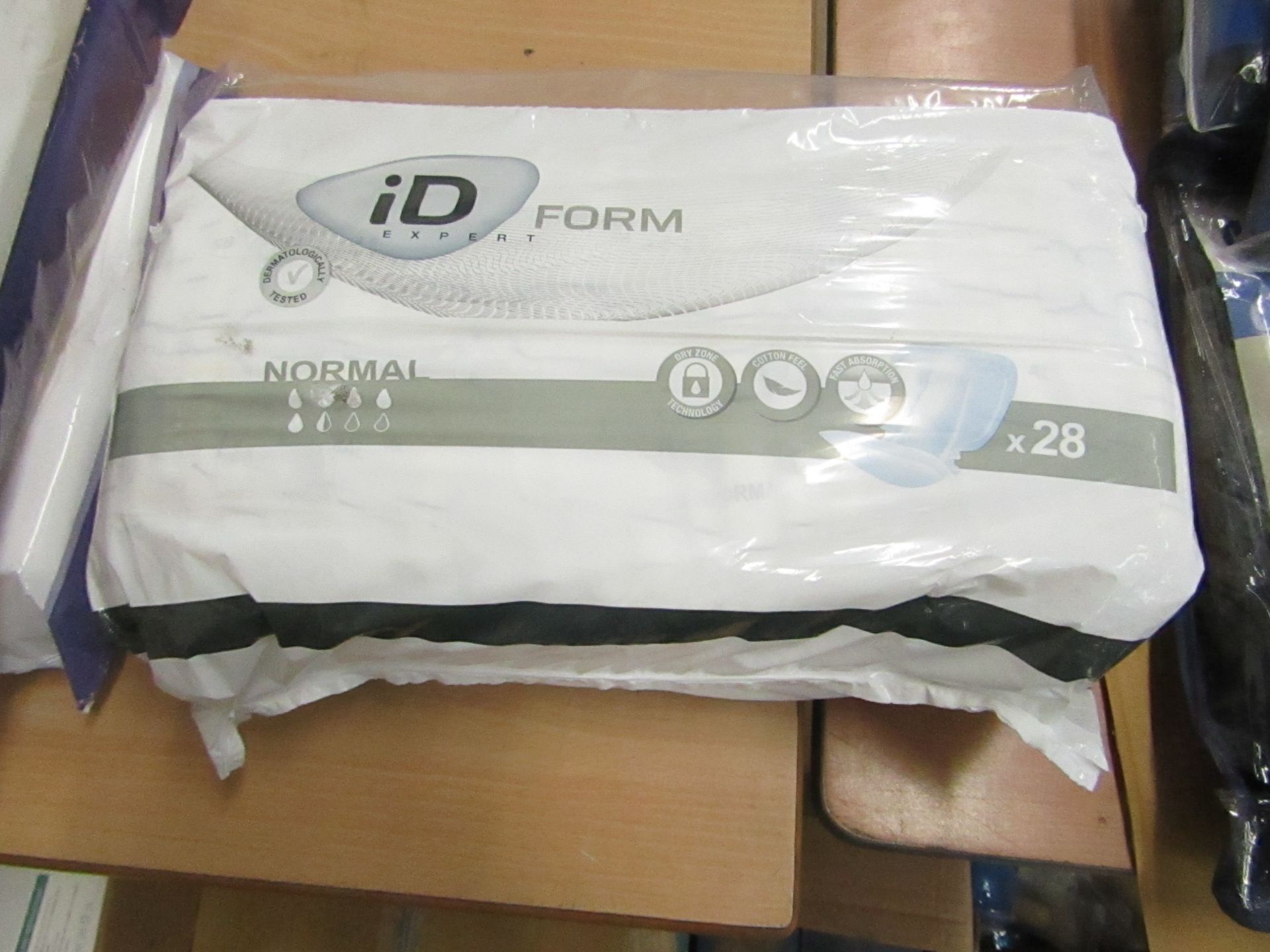 pack of 28x iD Expert Form Anotomically shaped adult Pads, still sealed