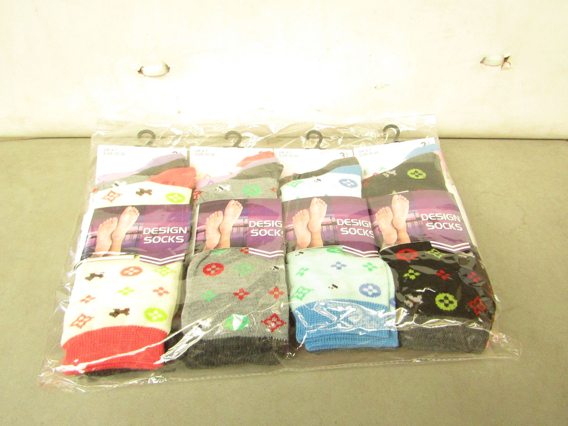 12 X Pairs of Ladies Design Socks size 4-7 new in packaging (see image for design)