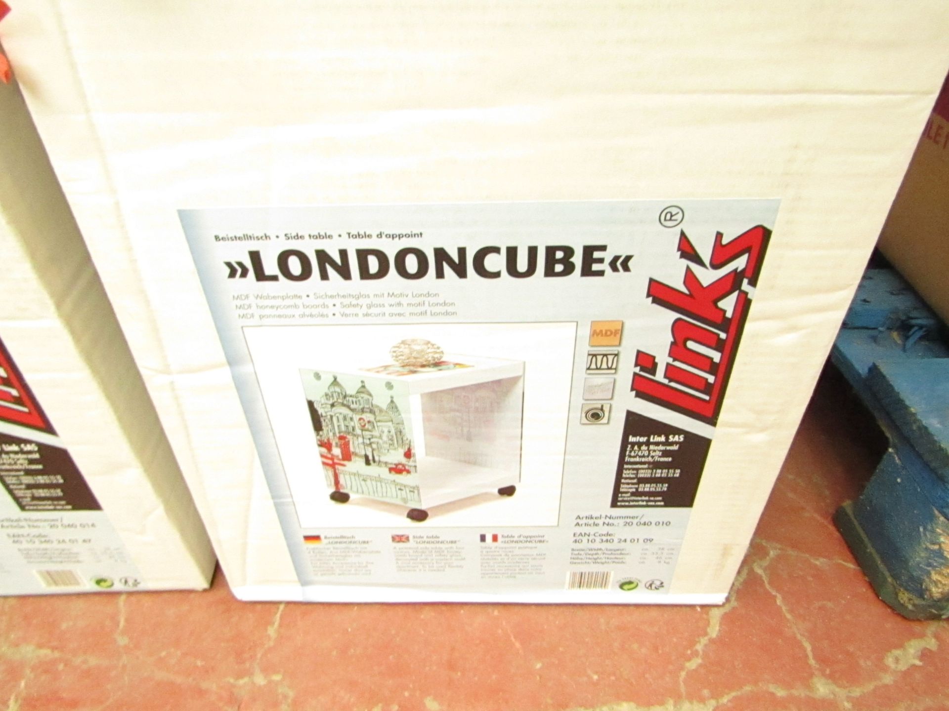 Links Flag Cube side table, new and boxed
