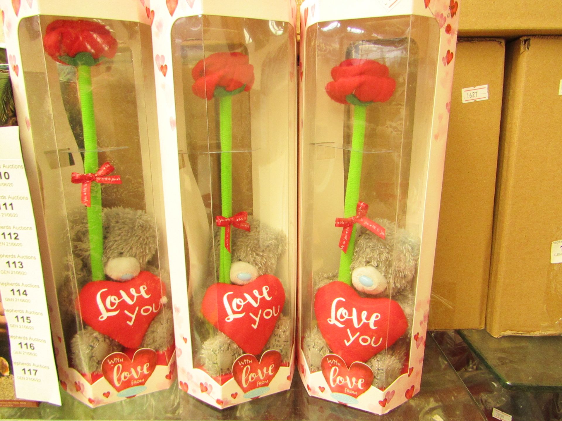 Box of 3 Me To You Teddy bears with Roses. New & Packaged