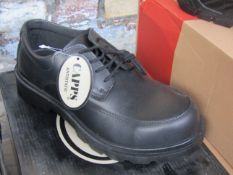 capps black steel toe cap shoe size 8, new and boxed