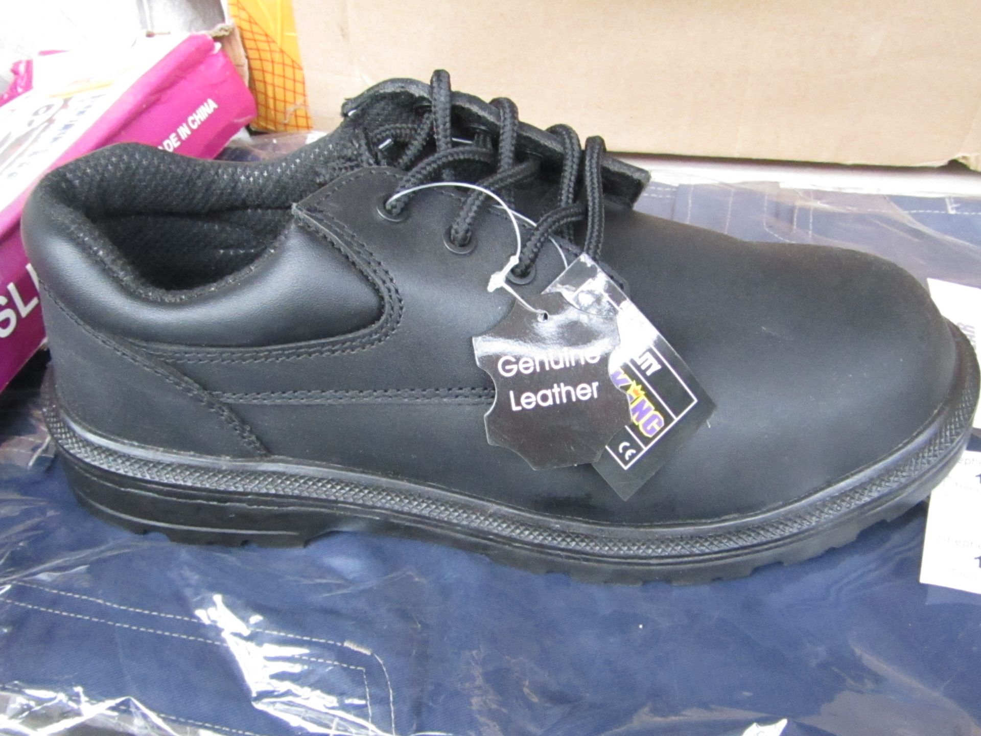tuffking safety footwear size 8 new and boxed