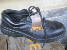 beaver genuine leather safety shoes unused, size 7 boxed