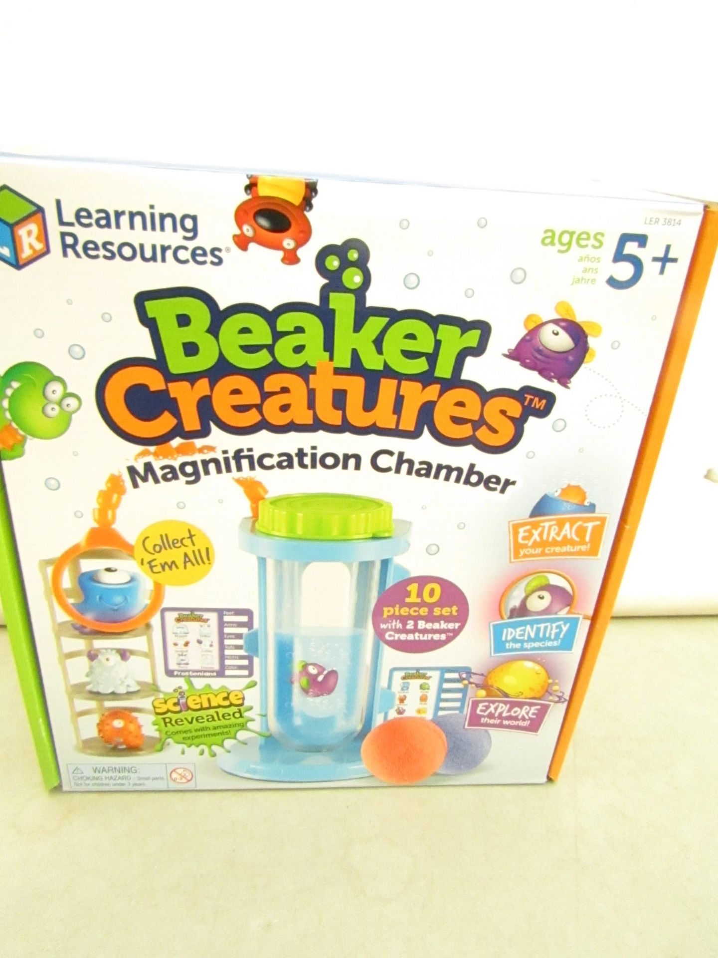 Learning resources Beaker Creations Magnification Chamber 10 Piece set with 2 Beaker creations.
