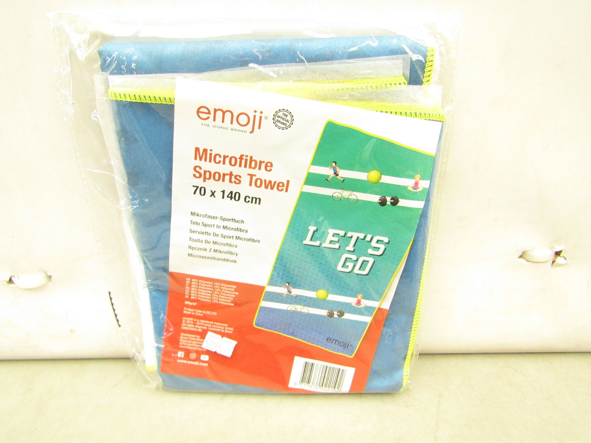 11 x Emoji Microfibre Sports Towels. 70cm x 140cm. New & Packaged