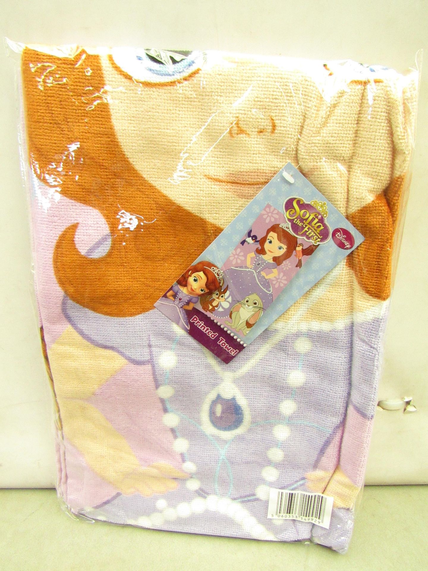 2 x Sofia the First Printed Towels. New & packaged