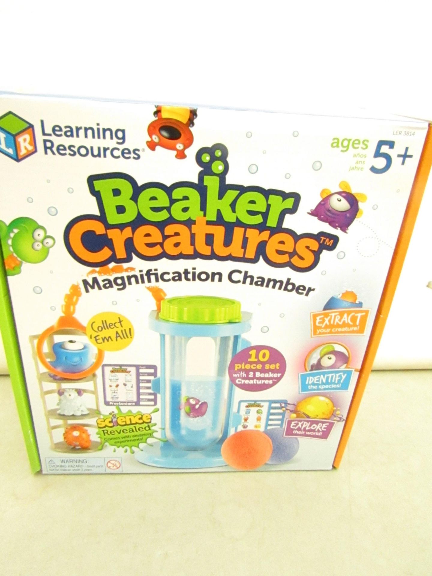 Learning resources Beaker Creations Magnification Chamber 10 Piece set with 2 Beaker creations.