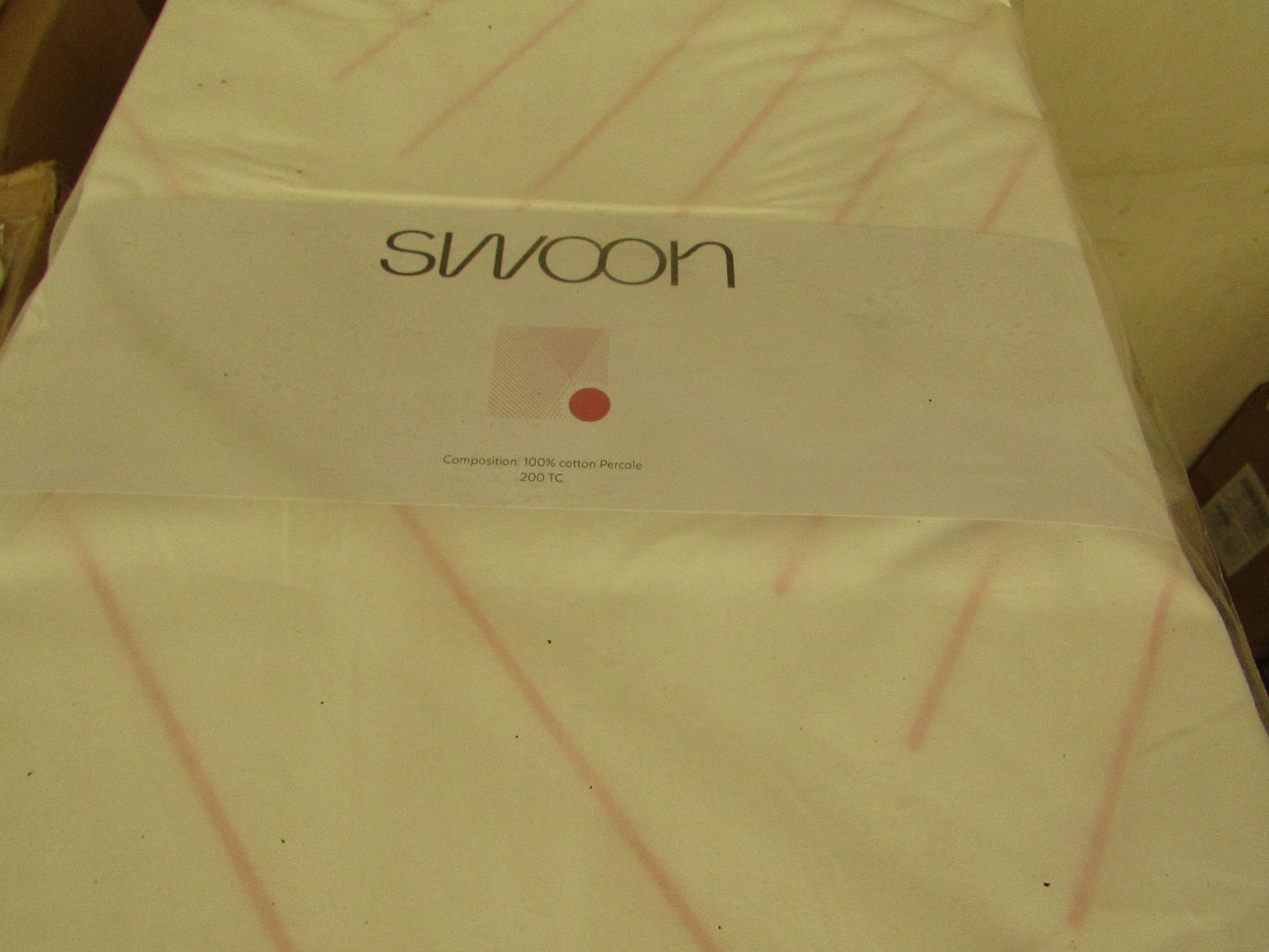 |1x SWOON BOOLE PINK KING SIZE DUVET SET THAT INCLUDE DUVET COVER AND 2 MATCHING PILLOW CASES |