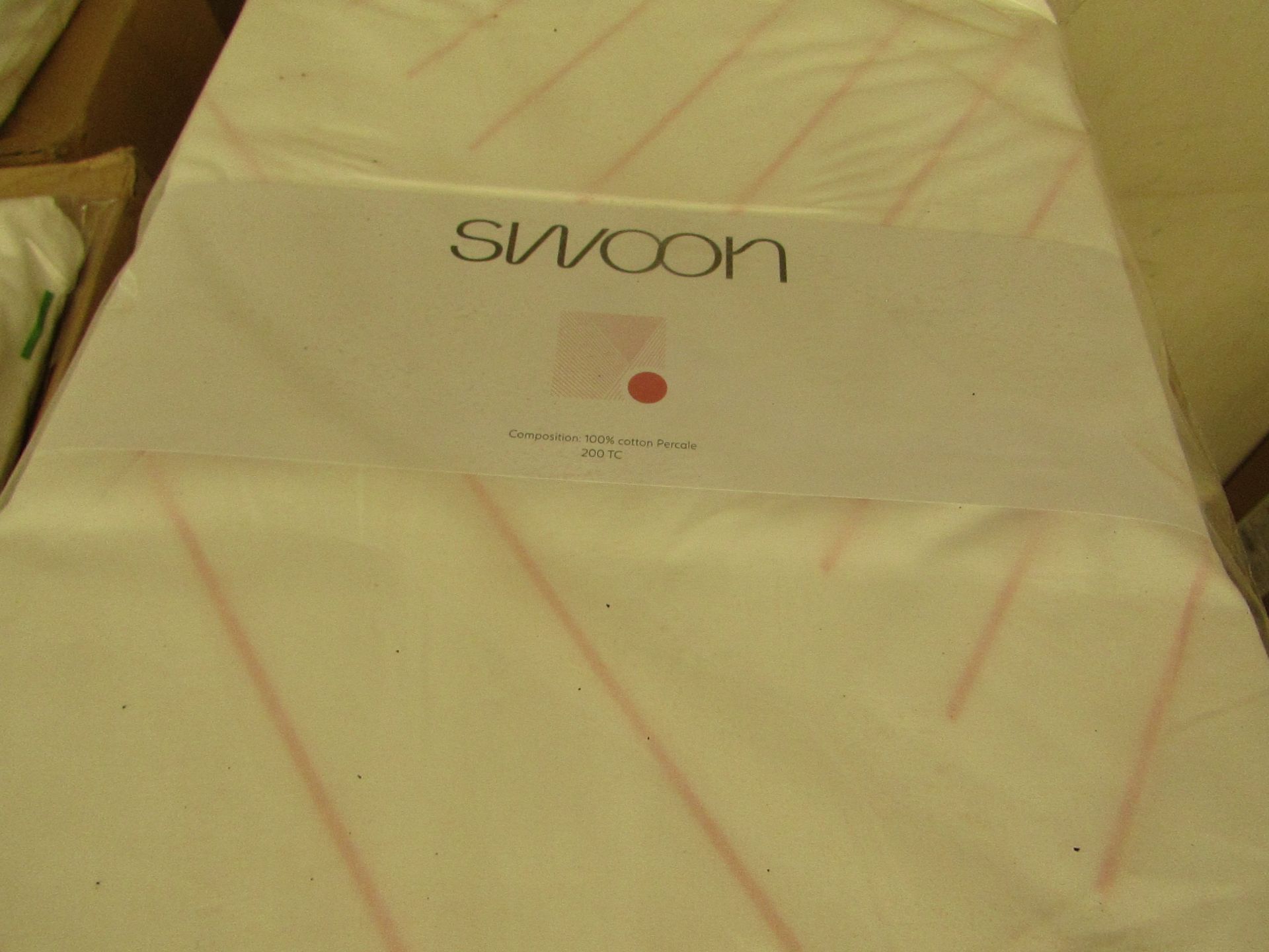 |8x SWOON BOOLE PINK KING SIZE DUVET SET THAT INCLUDE DUVET COVER AND 2 MATCHING PILLOW CASES |