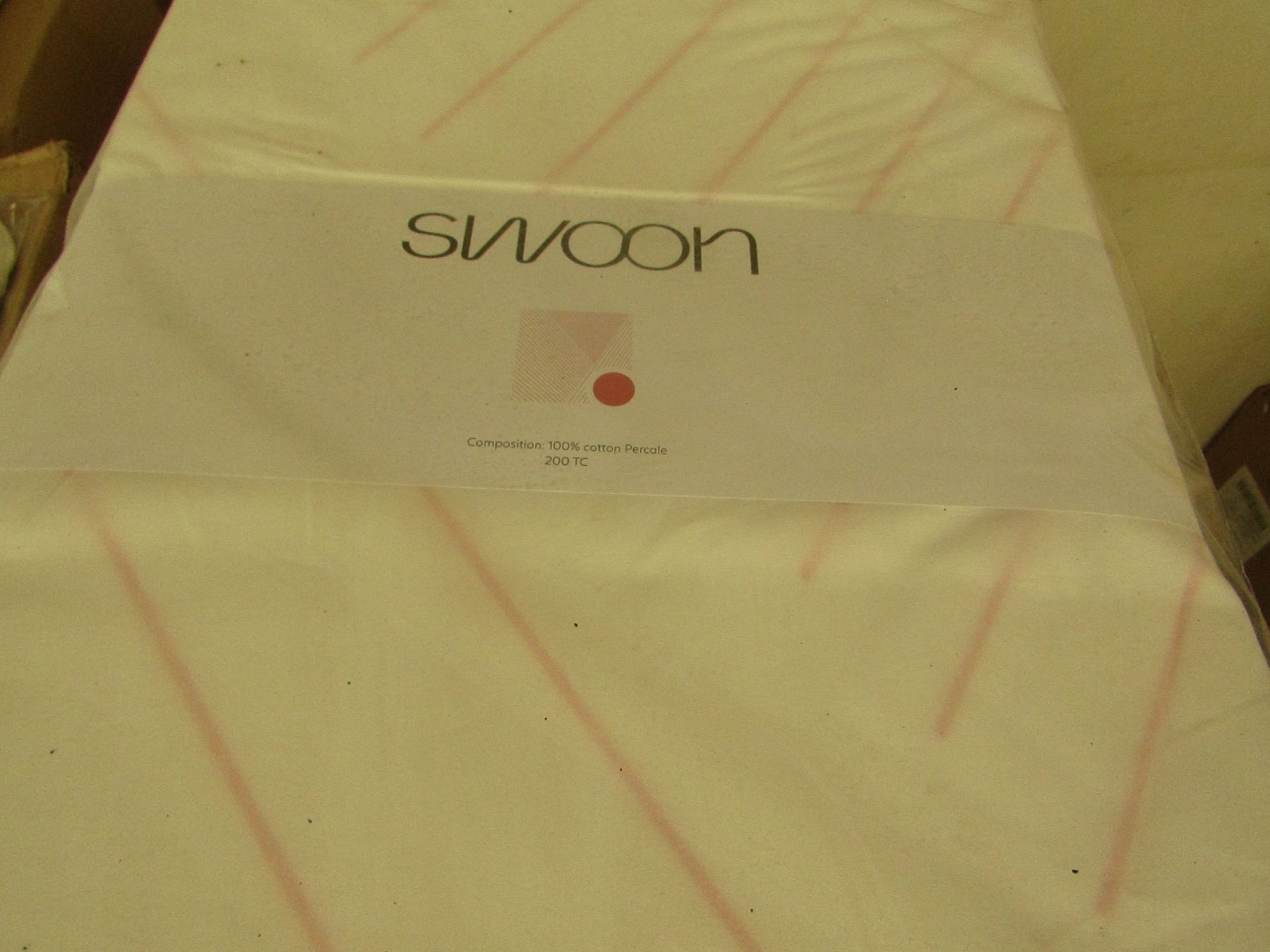 |1x SWOON BOOLE PINK KING SIZE DUVET SET THAT INCLUDE DUVET COVER AND 2 MATCHING PILLOW CASES |