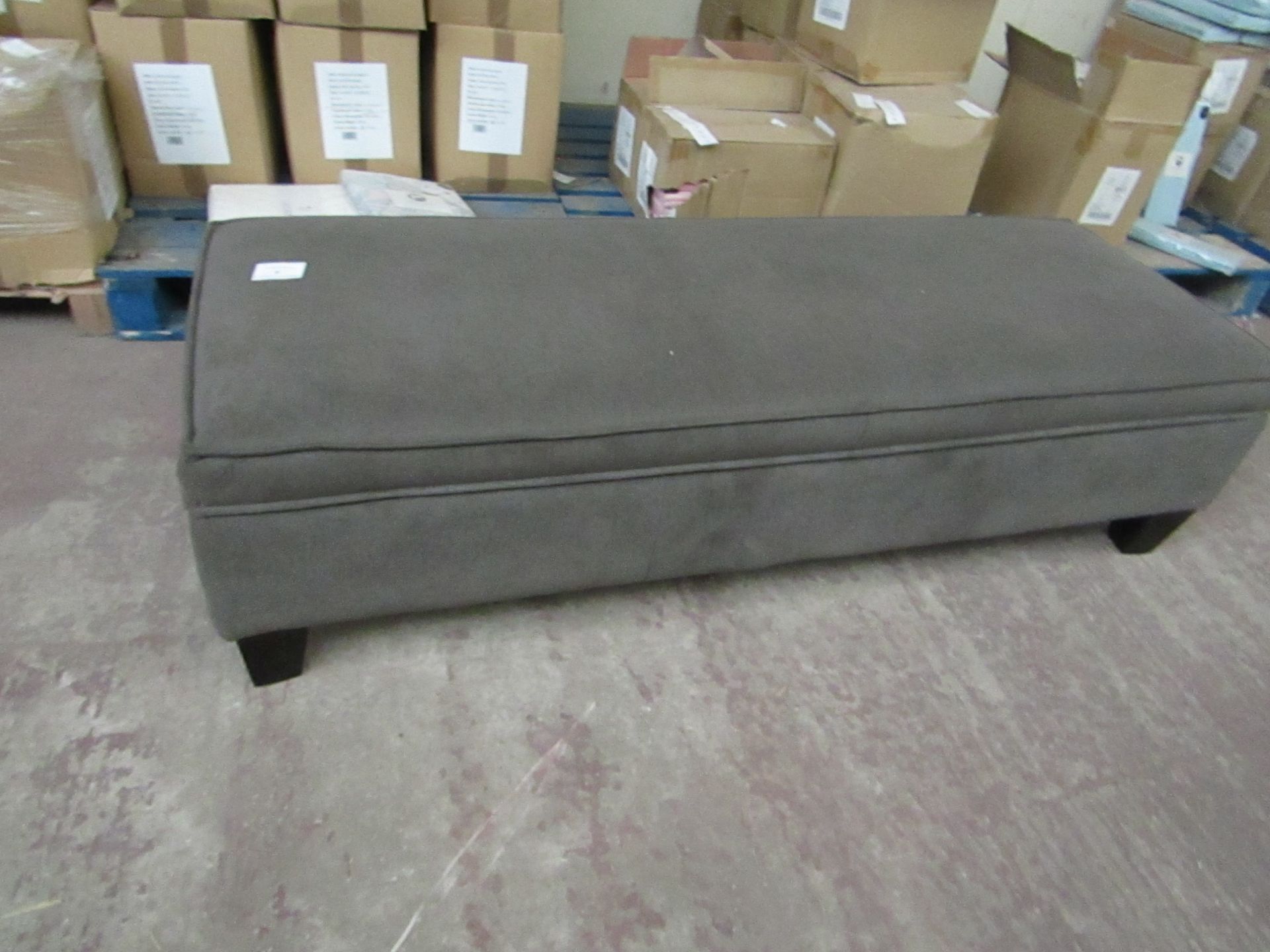 3 seater cushioned bench seat, in good coinditon ut could do with a clean as it’s a bit dusty and