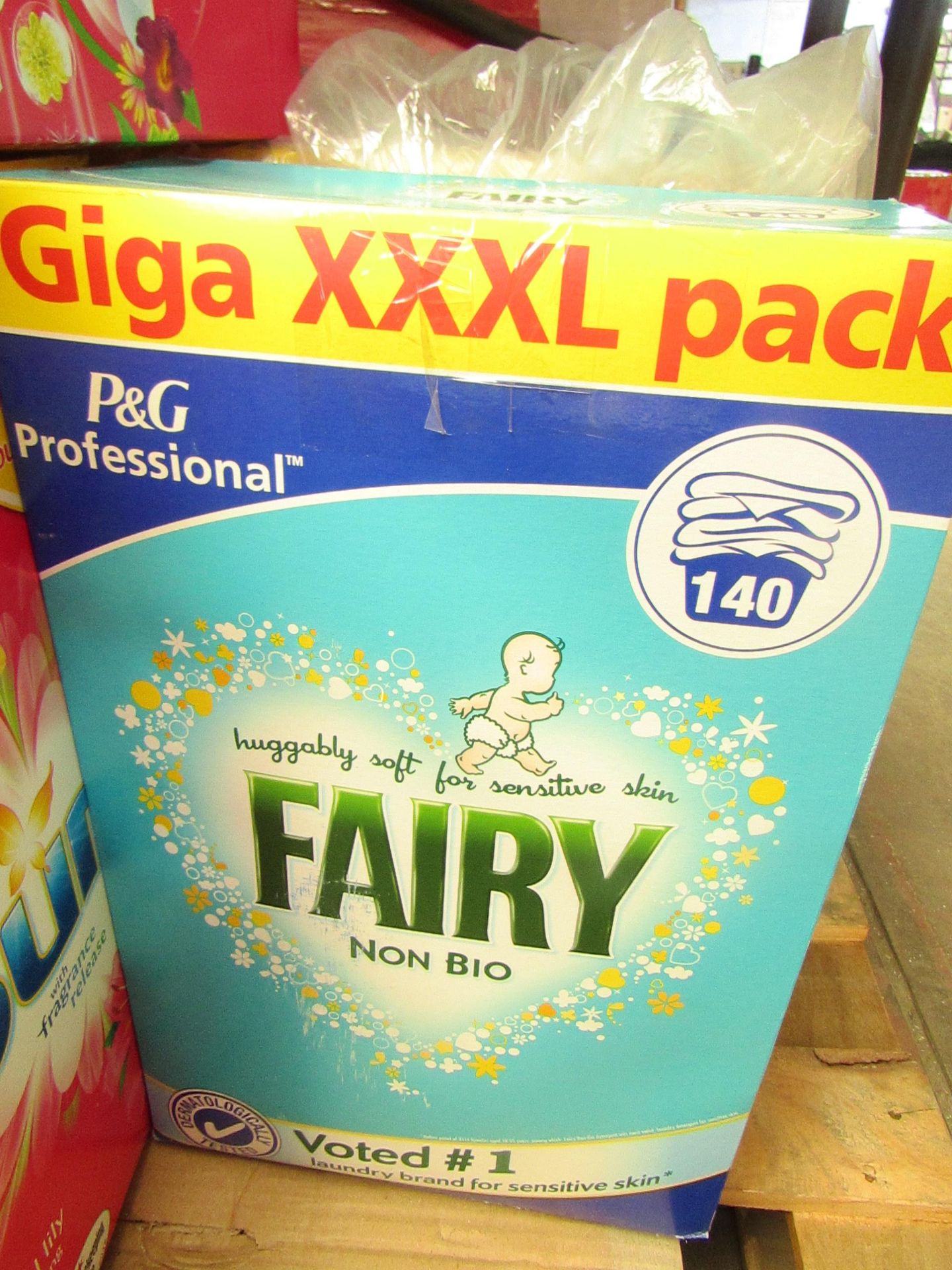 Fairy Non Bio 9.100kg Washing Powder. 140 washes.Box Has split but has been Fixed