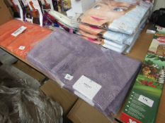 Set of 2x Kingsley pedestal mats, new and packaged.