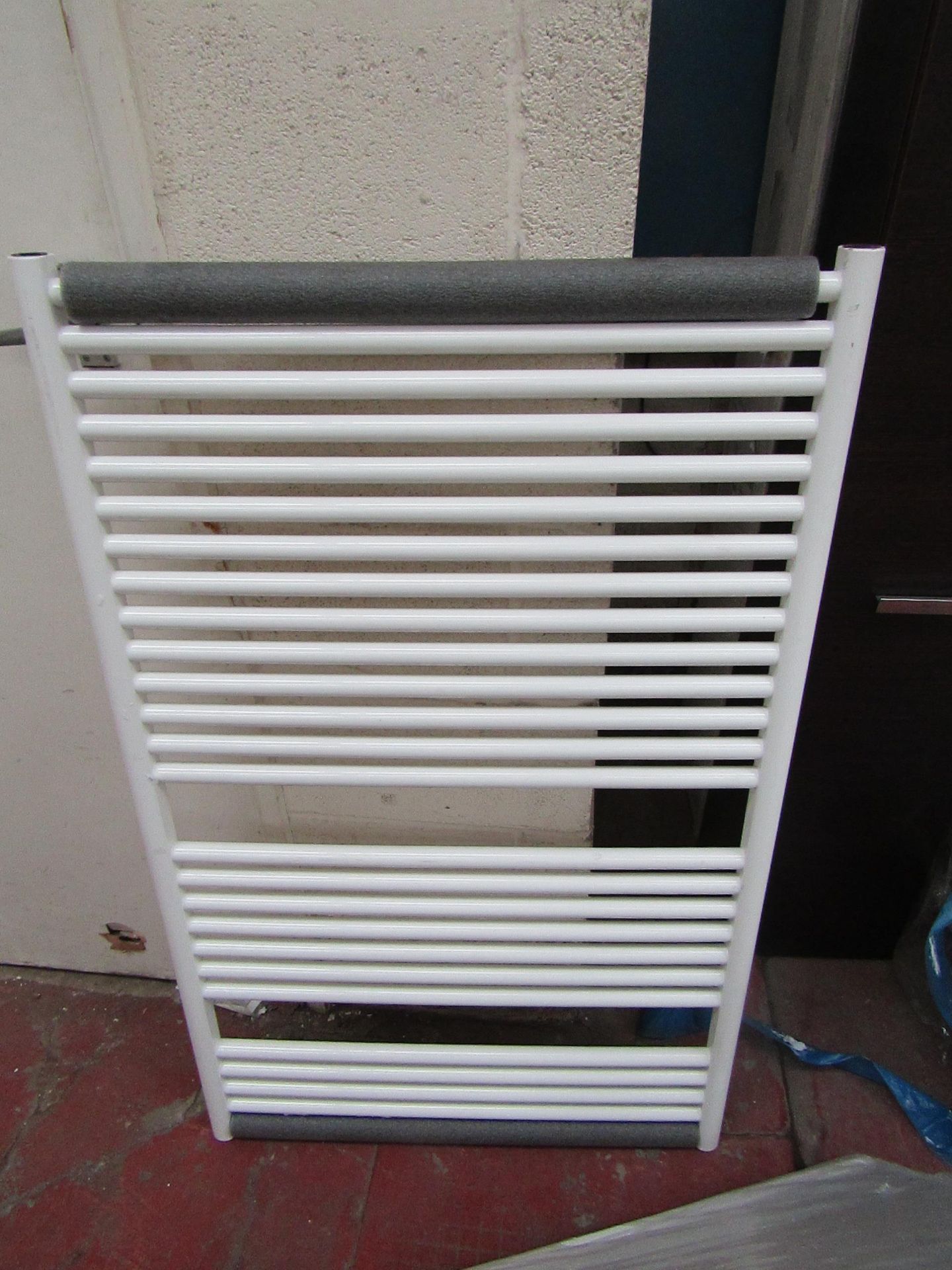 Tissino Hugo series 2 Chunky 1212x750mm White towel radiator, new and boxed.