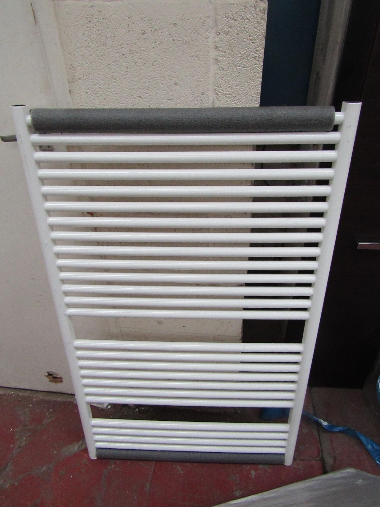 Tissino Hugo series 2 Chunky 1212x750mm White towel radiator, new and boxed.