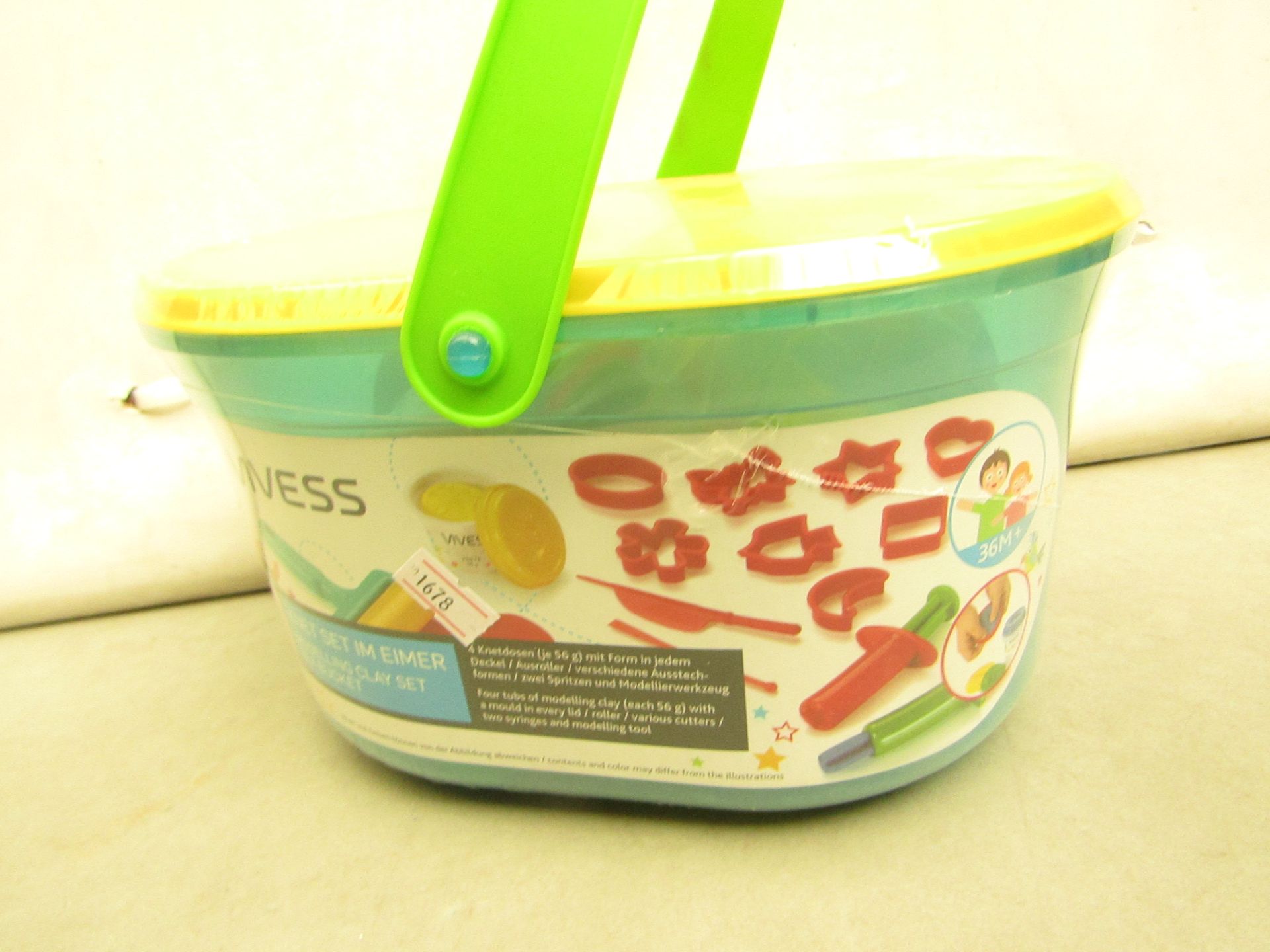 Vivess Modelling Clay set in a Bucket. New in Sealed Tubs.