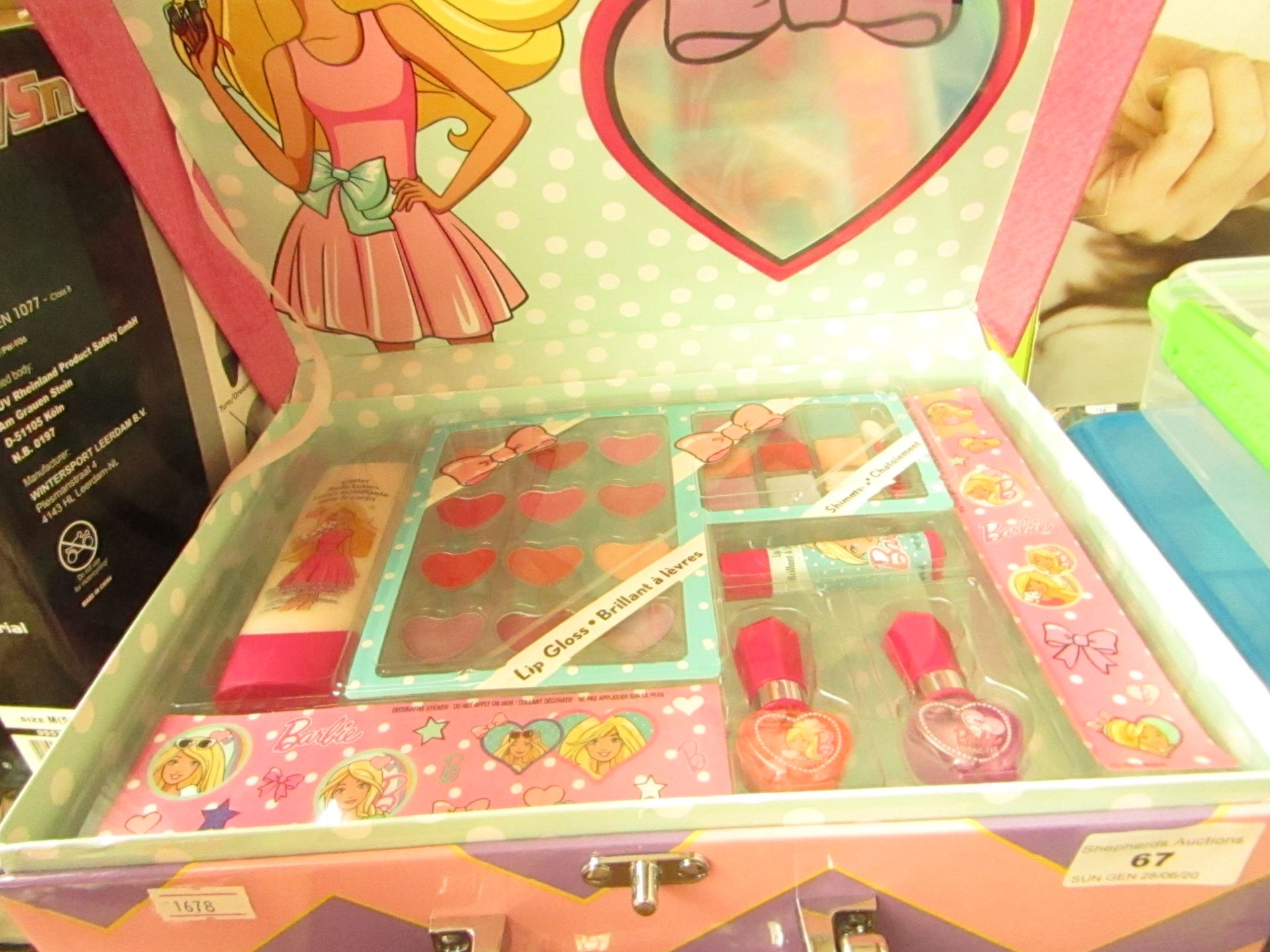 Barbie Beauty Train case. 50 pcs. Unused