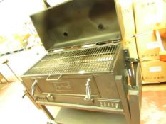 XL Smoke Hollow Premium Charcoal Grill/BBQ. RRP £375 on Amazon (lightly used see image)