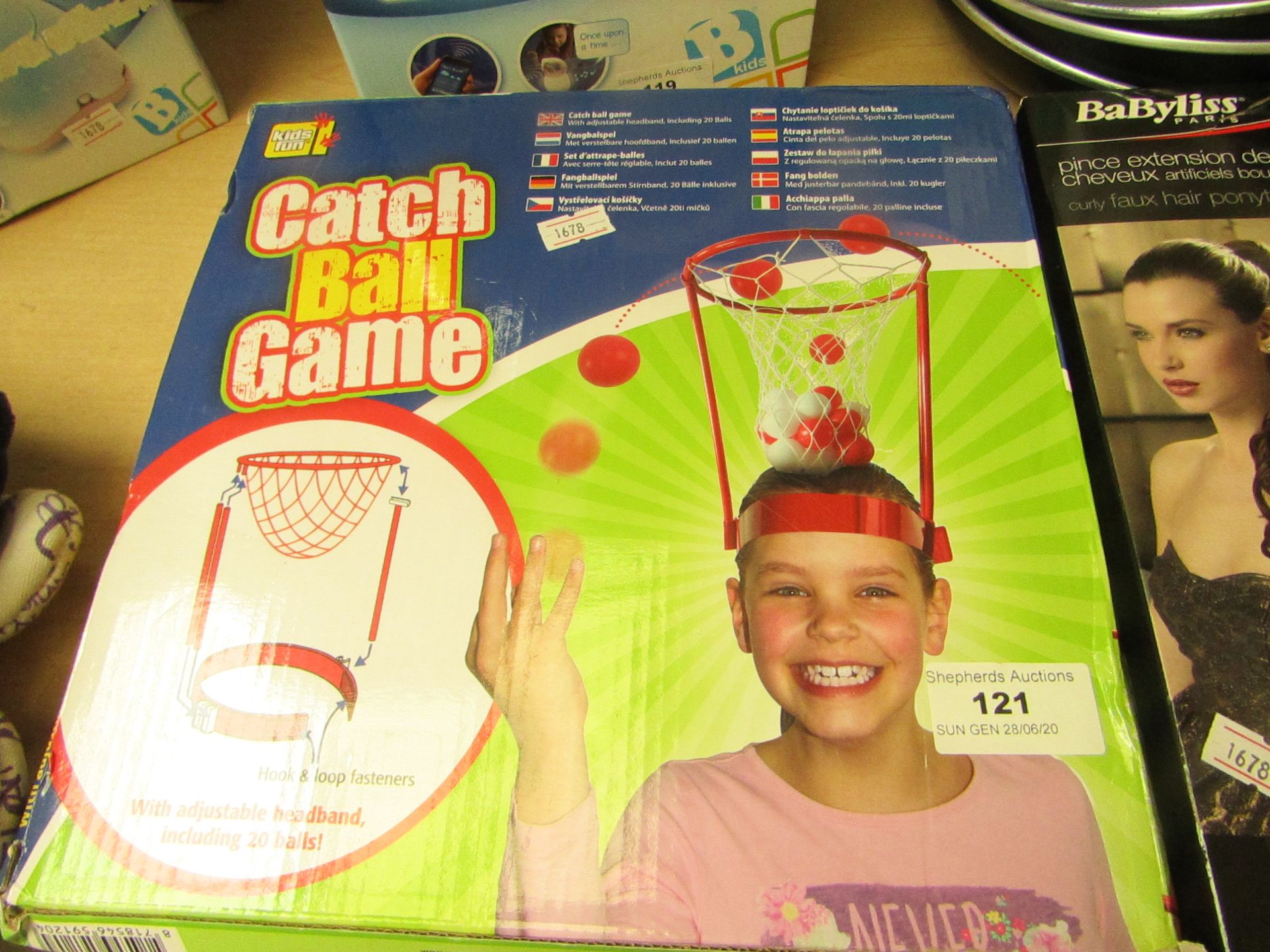 Kids Fun Catch ball Game. New & Boxed