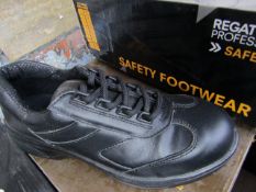 Beaver Steel toe cap shoes, new size 5.