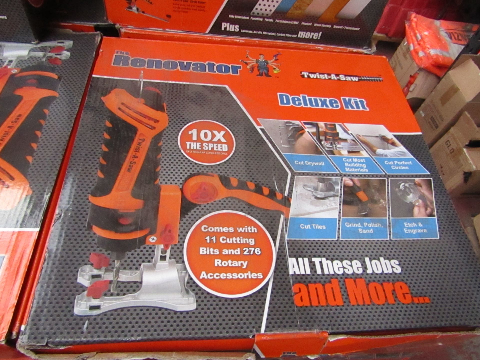 | 1X | RENOVATOR TWIST A SAW WITH ACCESSORY KIT | TESTED AND WORKING BUT WE HAVEN'T CHECKED IF ALL