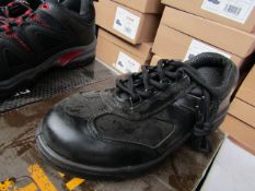 Beaver Steel toe cap shoes, new size 4.