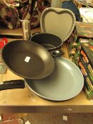 6 items being 3 x Frying Pans 1 x pan 1 x Heart Bakin Dish & 1 x Russell Hobbs Grinder