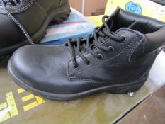 Beaver Steel toe cap Boots, new size 3.