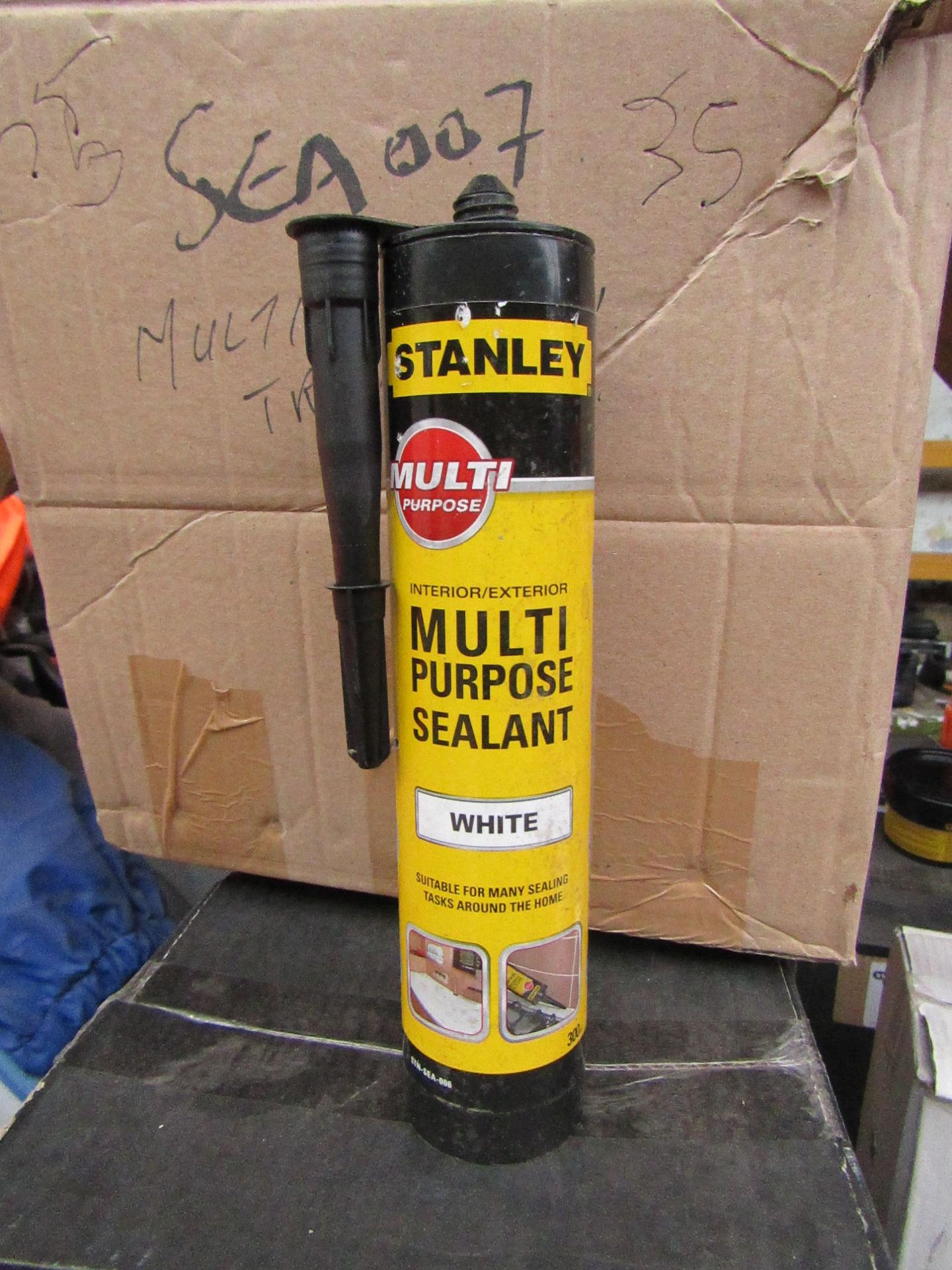 6x 300ml Tubes of Stanley Interoer and exterieor multi Purpose White Sealant, new