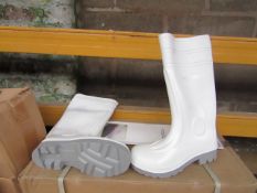 Pair of White steel toe cap wellies, new size 5