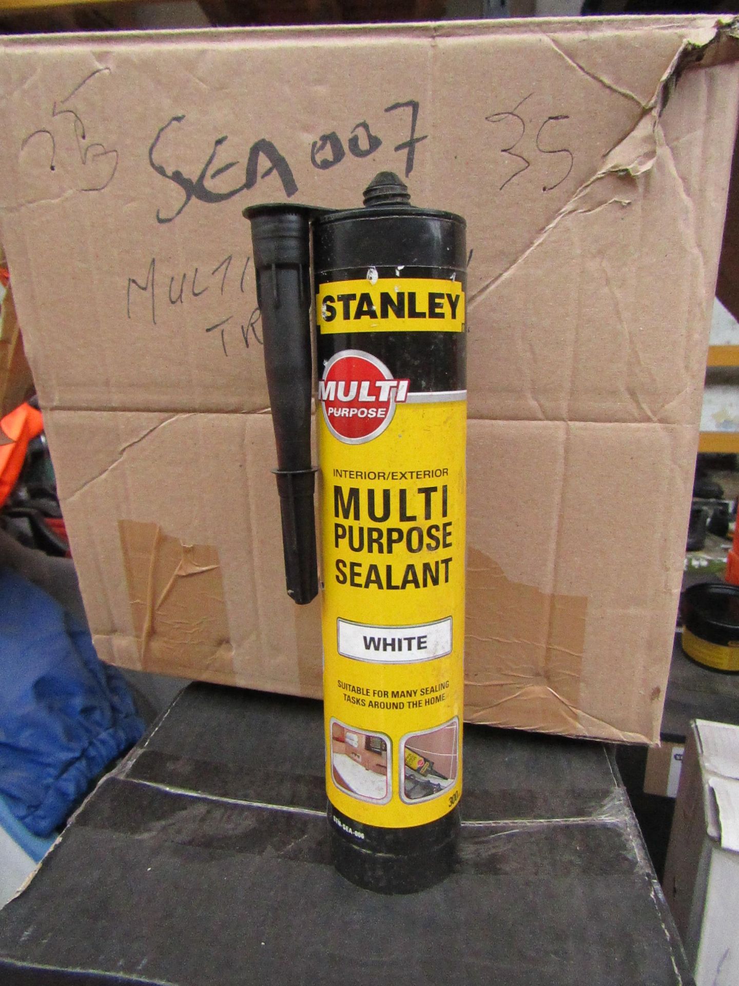 6x 300ml Tubes of Stanley Interoer and exterieor multi Purpose White Sealant, new