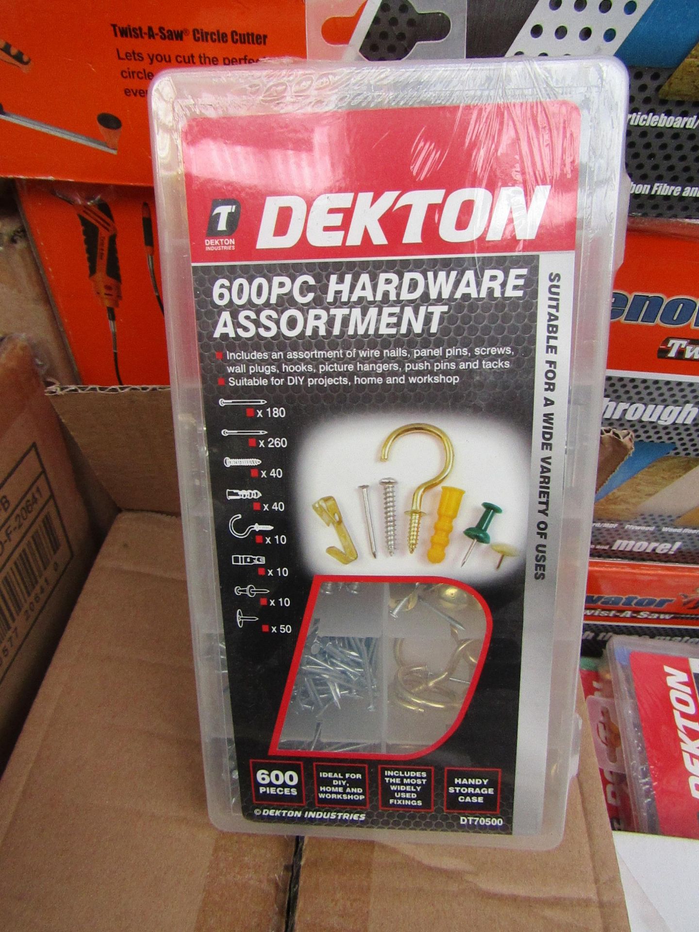 Dekton 600 piece hardware assortment, new