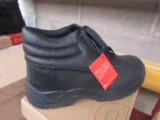 Centek Black Steel Toe Cap Boot size 10 new & boxed