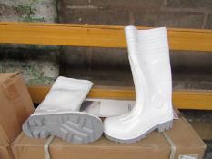 Pair of White steel toe cap wellies, new size 11